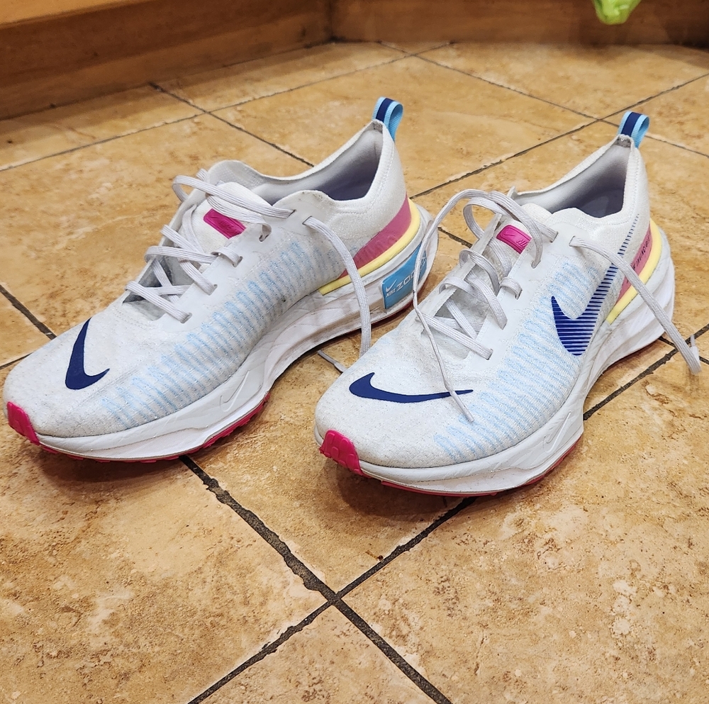 Size 12 Nike mens invincible 3 running shoes